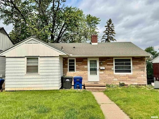 1030 Grandview Dr, Clinton, IA 52732