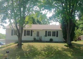 985 E Madison St, Platteville, WI 53818
