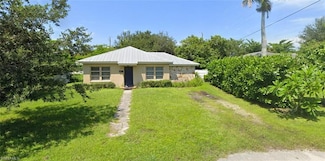 895 11th St N, Naples, FL 34102