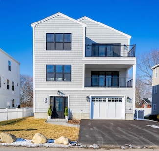 82 Kings Hwy, Hampton, NH 03842