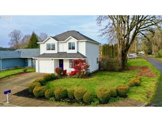 909 SE Oak St, Dundee, OR 97115