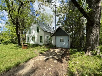24948 Lakeshore Dr, Dowagiac, MI 49047