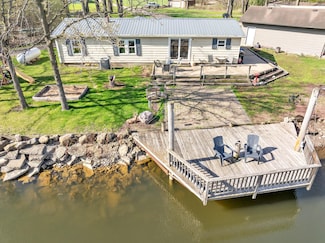 3855 Glenview Ln, Oshkosh, WI 54904