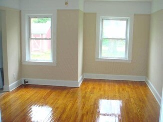 18 Grove St Unit 2, Glen Head, NY 11545