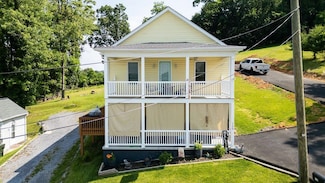 120 W Gay St, Staunton, VA 24401
