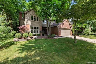 2082 Avon Lake Ln, Rochester Hills, MI 48307