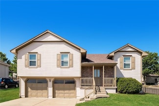 602 SW Montana Ridge Dr, Grain Valley, MO 64029