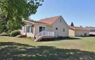 306 Davis St N, Burlington, ND 58722