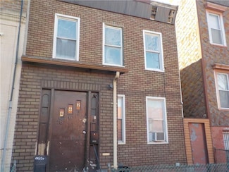 662 39th St, Brooklyn, NY 11232
