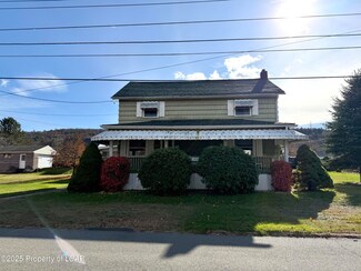 1096 Walnut St, Nanticoke, PA 18634