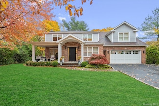 96 Oakdale Ln, Roslyn Heights, NY 11577