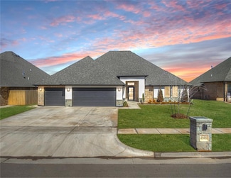 2105 Lago Dr, Moore, OK 73160