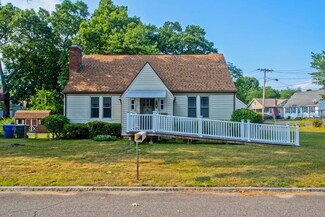 42 Rollins St, Springfield, MA 01109