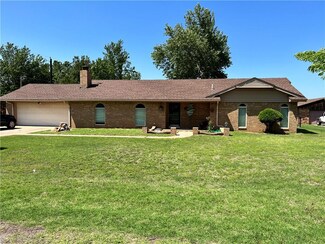 101 E Gerald Dr, Anadarko, OK 73005