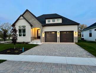 9527 Hook St, Highland, IN 46322