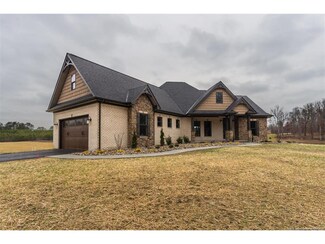 2035 Cedar Creek Dr, Henryville, IN 47126