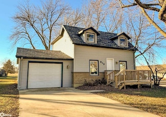 413 7th St SW, Hampton, IA 50441