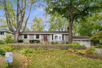 966 Cobb Rd, Saint Paul, MN 55126