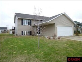 513 Grayhawk Dr, Mankato, MN 56001