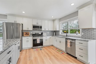 1 Picardy Dr, Lake Saint Louis, MO 63367