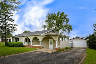 433 Poygan Rd, Omro, WI 54963