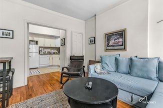 220 E 74th St Unit 3A, New York, NY 10021