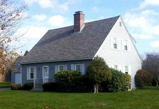 35 Falmouth Landing Rd, Teaticket, MA 02536