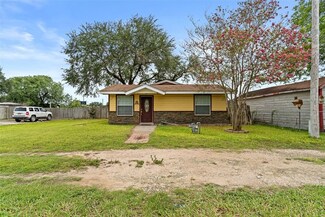 204 E Dix Ave, San Diego, TX 78384
