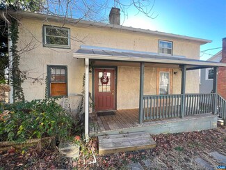 33 Bagby St, Staunton, VA 24401