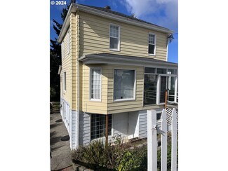 1776 Union Ave, North Bend, OR 97459
