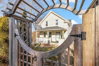 49 E Mountain St, Worcester, MA 01606