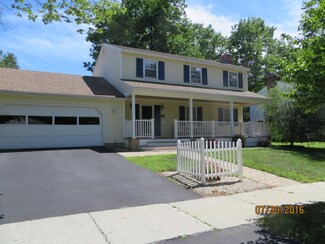 23 Woodridge Dr, Burlington, VT 05408