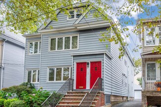 27 Lincoln Pkwy, Bayonne, NJ 07002