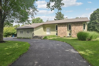 38W608 Sunvale Dr, Elgin, IL 60124