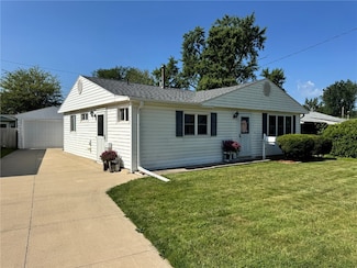 1011 Regent St NE, Cedar Rapids, IA 52402