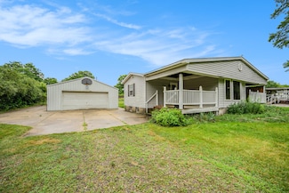 49427 29 1 2 St, Paw Paw, MI 49079