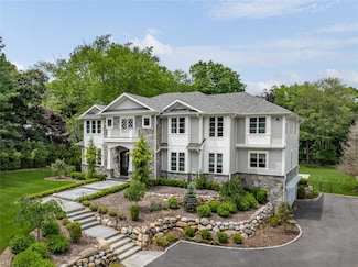 12 Eastview Ln, Old Brookville, NY 11545