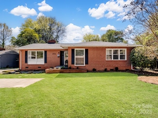 836 E Woodlawn Rd, Charlotte, NC 28209
