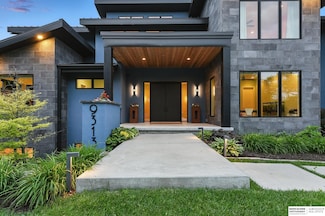 9313 Davenport St, Omaha, NE 68114