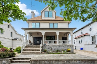 161 W Walnut St, Long Beach, NY 11561