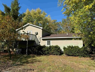 386 E Grubb St, Bath, IL 62617