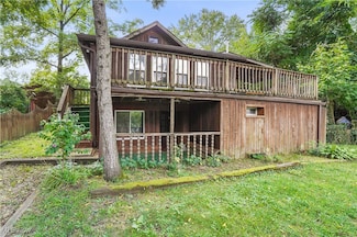 802 Portage Lakes Dr, Akron, OH 44319