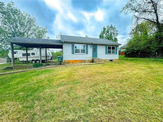 71 Church St, Steelville, MO 65565
