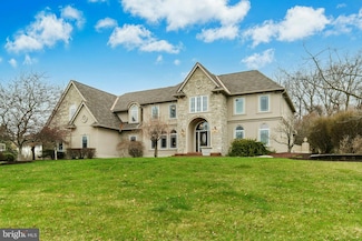 2426 Southmoore Dr, Bath, PA 18014