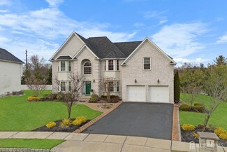 5 Pinehill Ct, East Brunswick, NJ 08816