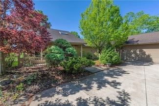 32715 Bridgestone Dr, North Ridgeville, OH 44039