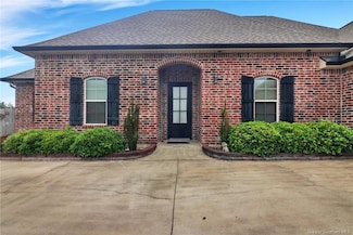 2418 Gracie Dr, Lake Charles, LA 70611