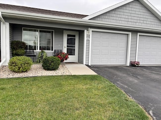 1327 S Wilson Ave, Hartford, WI 53027