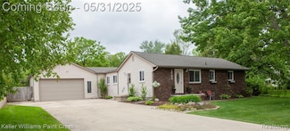 1723 Kirkton Dr, Troy, MI 48083