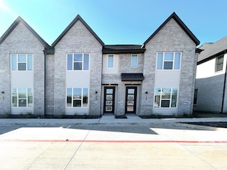 16 Red Hawk Dr, Farmers Branch, TX 75234